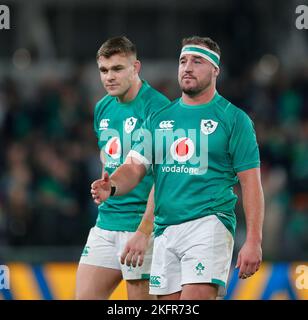 19th novembre 2022 ; Aviva Stadium, Dublin, Irlande : série d'automne International Rugby Ireland versus Australie ; Garry Ringrose et Rob Herring d'Irlande célèbrent après le coup de sifflet à plein temps Banque D'Images