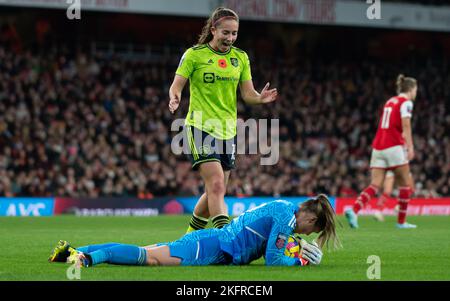 Londres, Royaume-Uni. 19th novembre 2022. Londres, Angleterre, 19 novembre 2022: Mary Earps (27 Manchester United) tient le ballon pendant le match de la Super League des femmes entre Arsenal et Manchester United au stade Emirates, Angleterre. (Daniela Torres/SPP) crédit: SPP Sport presse photo. /Alamy Live News Banque D'Images