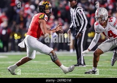 College Park, Maryland, États-Unis. 19th novembre 2022. Le quarterback des Terrapins du Maryland Taulia Tagovililoa (3) se prépare à lancer le ballon pendant le match entre les Buckees de l'État de l'Ohio et les Terrapins du Maryland au stade SECU, College Park, Maryland (Credit image: © Scott Stuart/ZUMA Press Wire) Banque D'Images