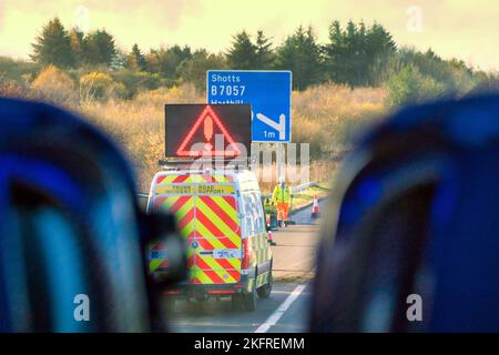 La circulation fonctionne avec un embouteillage sur la M8 à Edimbourg Banque D'Images