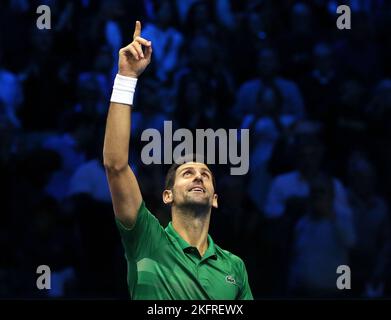 Turin, Italie. 19th novembre 2022. Novak Djokovic, de Serbie, célèbre après un match demi-décisif des finales ATP contre Taylor Fritz, des États-Unis, à Turin, en Italie, le 19 novembre 2022. Credit: STR/Xinhua/Alay Live News Banque D'Images