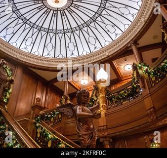 Une récréation du Grand escalier du Titanic Banque D'Images