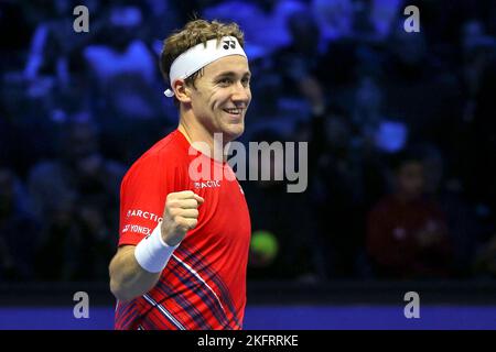 Turin, Italie. 19th novembre 2022. Casper Ruud, de Norvège, célèbre après un match semi-inal des finales ATP contre Andrey Rublev, de Russie, à Turin, Italie, le 19 novembre 2022. Credit: STR/Xinhua/Alay Live News Banque D'Images