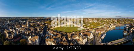 Vue aérienne de la ville de Schaffhausen avec la forteresse de la ville de Munot, Rhin à droite, Canton de Schaffhausen, Suisse, Europe Banque D'Images