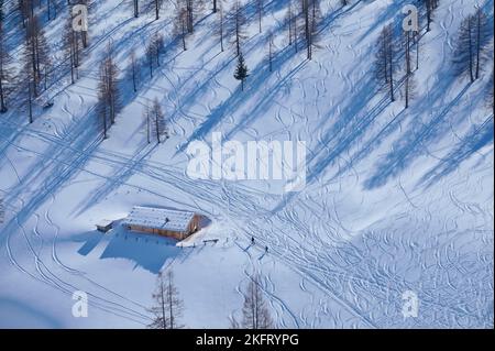 Cabane alpine en hiver, Schönau am Königssee, Parc National de Berchtesgaden, haute-Bavière, Bavière, Allemagne, Europe Banque D'Images