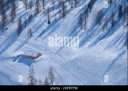 Cabane alpine en hiver, Schönau am Königssee, Parc National de Berchtesgaden, haute-Bavière, Bavière, Allemagne, Europe Banque D'Images