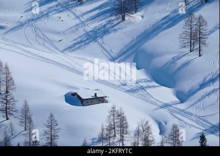 Cabane alpine en hiver, Schönau am Königssee, Parc National de Berchtesgaden, haute-Bavière, Bavière, Allemagne, Europe Banque D'Images