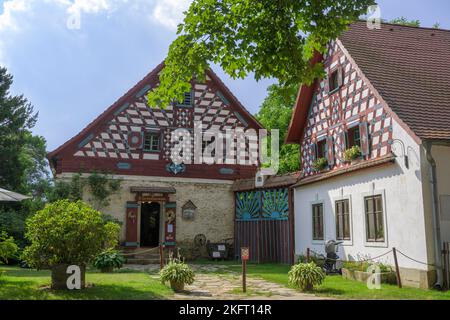 Restaurant Skanzen dans le village des musées avec maisons à colombages d'Egerland, Doubrava, Karlovarský kraj, République Tchèque, Europe Banque D'Images