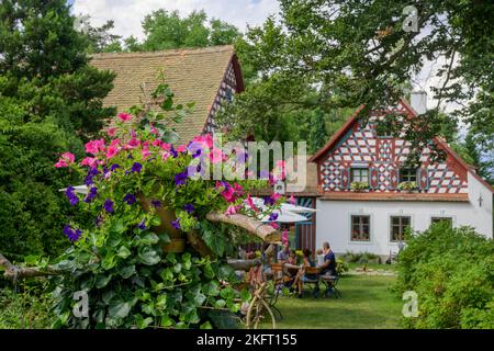 Restaurant Skanzen dans le village des musées avec maisons à colombages d'Egerland, Doubrava, Karlovarský kraj, République Tchèque, Europe Banque D'Images
