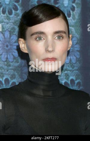 LOS ANGELES - 17 NOVEMBRE : Rooney Mara à la première de conversation des femmes au Samuel Goldwyn Theatre sur 17 novembre 2022 à Beverly Hills, CA Banque D'Images