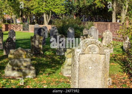 Allemagne, Vreden, Berkel, Westmuensterland, Muensterland, Westphalie, Rhénanie-du-Nord-Westphalie, NRW, cimetière juif, tombes, pierres tombales, fin de l'été, automne Banque D'Images