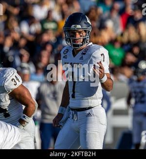 Stade Hornet. 19th novembre 2022. U.S.A. UC Davis Quarterback Miles Hastings (7) commence la partie pendant le match de football NCAA Causeway Classic entre UC Davis Aggies et les Sacramento State Hornets. L'État de Sacramento a battu l'UC Davis 27-21 au Hornet Stadium. Thurman James/CSM/Alamy Live News Banque D'Images