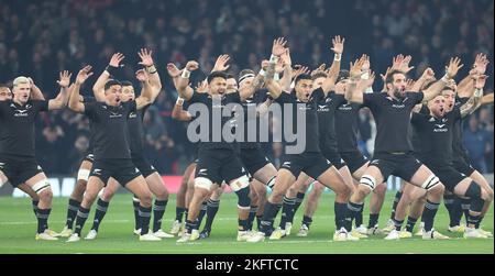 Londres ANGLETERRE - 19 novembre: Les joueurs de la Nouvelle-Zélande exécutent le 'haka' pendant le match de la série internationale d'automne entre l'Angleterre contre la Nouvelle-Zélande à T Banque D'Images