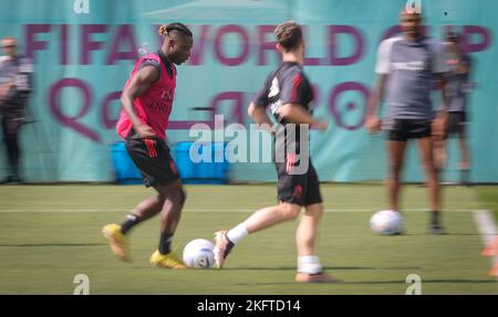 Jeremy Doku de Belgique photographié en action lors d'une session de formation de l'équipe nationale belge de football les Red Devils, au Hilton Salwa Beach Resort à Abu Samra, État du Qatar, dimanche 20 novembre 2022. Les Red Devils se préparent à la prochaine coupe du monde FIFA 2022 au Qatar. BELGA PHOTO VIRGINIE LEFOUR Banque D'Images