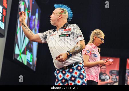 WOLVERHAMPTON, ANGLETERRE - NOVEMBRE 12 : Peter Wright d'Écosse pendant le match de groupe Cazoo Grand Chelem of Darts au village de loisirs d'Aldersley, sur 12 novembre 2022, à Wolverhampton, Angleterre (photo de l'agence Pieter Verbeek/BSR) Banque D'Images