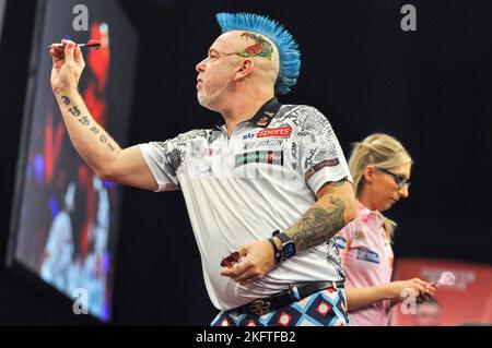 WOLVERHAMPTON, ANGLETERRE - NOVEMBRE 12 : Peter Wright d'Écosse pendant le match de groupe Cazoo Grand Chelem of Darts au village de loisirs d'Aldersley, sur 12 novembre 2022, à Wolverhampton, Angleterre (photo de l'agence Pieter Verbeek/BSR) Banque D'Images