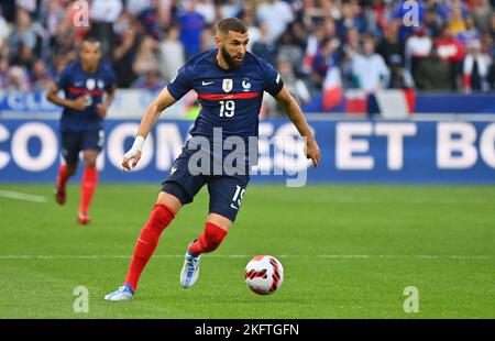 L'attaquant du Real Madrid a été forcé de se retirer de la coupe du monde après avoir subi une blessure à quatre riceps dans sa cuisse gauche dossier - Karim Benzema de France pendant la Ligue des Nations de l'UEFA, le Groupe 1 match entre la France et le Danemark au Stade de France sur 3 juin 2022 à Paris, France. Photo de Christian Liewig/ABACAPRESS.COM Banque D'Images