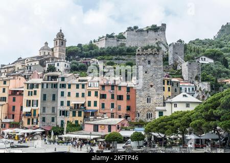 Portovenere, Italie - 30/06/2020: Paysage du front de mer de Porto Venere Banque D'Images