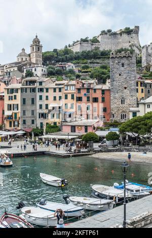 Portovenere, Italie - 30/06/2020: Paysage du front de mer de Porto Venere Banque D'Images