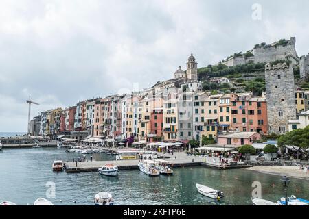 Portovenere, Italie - 30/06/2020: Paysage du front de mer de Porto Venere Banque D'Images