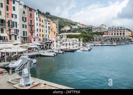 Portovenere, Italie - 30/06/2020: Paysage du front de mer de Porto Venere Banque D'Images