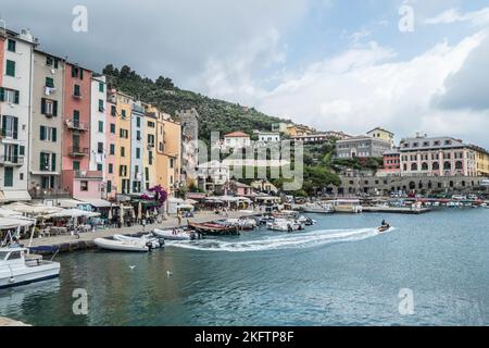 Portovenere, Italie - 30/06/2020: Paysage du front de mer de Porto Venere Banque D'Images