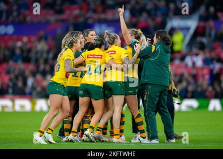 Manchester, Royaume-Uni. 18th novembre 2022. L'Australie célèbre la victoire du match de finale de la coupe du monde de rugby féminin 2021 entre l'Australie et la Nouvelle-Zélande à Old Trafford, Manchester, Angleterre, le 19 novembre 2022. Photo de David Horn. Crédit : Prime Media Images/Alamy Live News Banque D'Images