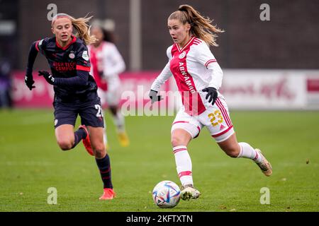 DUIVENDRECHT, PAYS-BAS - NOVEMBRE 20: Victoria Pelova d'Ajax pendant le match néerlandais Azerion Womens Eredivisiie entre Ajax et PSV Eindhoven à de Toekomst sur 20 novembre 2022 à Duivendrecht, pays-Bas (photo de Patrick Goosen/Orange Pictures) Banque D'Images