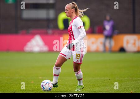 DUIVENDRECHT, PAYS-BAS - NOVEMBRE 20: Tiny Hoekstra d'Ajax pendant le match néerlandais Azerion Womens Eredivisiie entre Ajax et PSV Eindhoven à de Toekomst sur 20 novembre 2022 à Duivendrecht, pays-Bas (photo de Patrick Goosen/Orange Pictures) Banque D'Images