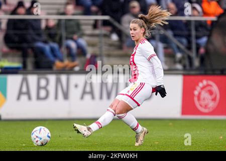 DUIVENDRECHT, PAYS-BAS - NOVEMBRE 20: Victoria Pelova d'Ajax pendant le match néerlandais Azerion Womens Eredivisiie entre Ajax et PSV Eindhoven à de Toekomst sur 20 novembre 2022 à Duivendrecht, pays-Bas (photo de Patrick Goosen/Orange Pictures) Banque D'Images