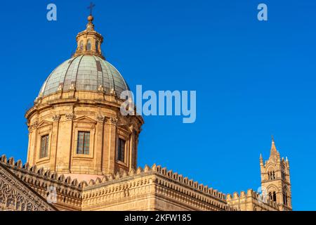 Vue sur le dôme de la cathédrale de Palerme en Sicile, dans le sud de l'Italie Banque D'Images