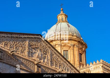 Vue sur le dôme de la cathédrale de Palerme en Sicile, dans le sud de l'Italie Banque D'Images