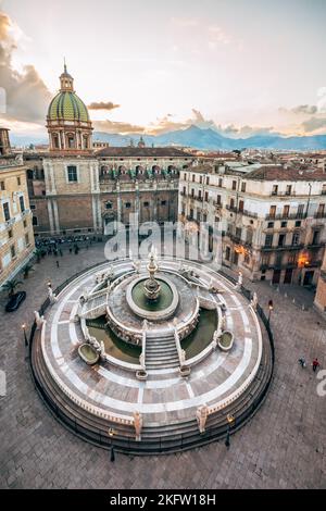 Vue panoramique sur Fontana et Piazza Pretoria à Palerme, Sicile, Italie Banque D'Images