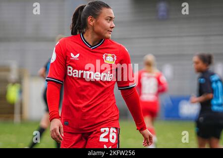 Sinsheim Hoffenheim, Allemagne. 20th novembre 2022. Sinsheim-Hoffenheim, Allemagne, 20 novembre 2022: Clara Froehlich (26 Leverkusen) pendant la ronde de 16 match du DFB-Pokal der Frauen 2022/2023 entre TSG 1899 Hoffenheim et Bayer 04 Leverkusen au stade Dietmar-Hopp, Allemagne. (Norina Toenges/Sports Press photo/SPP) crédit: SPP Sport Press photo. /Alamy Live News Banque D'Images