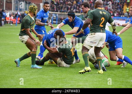 Genova, Italie. 19th novembre 2022. L'équipe italienne et l'équipe sud-africaine se battent pour avoir gagné le ballon lors du dernier match de rugby de l'automne. Le match a été joué dans le stade Luigi Ferrari de Genova, en Afrique du Sud, beated Italy avec le score 63-21 (photo de Pasquale Gargano/Pacific Press) Credit: Pacific Press Media production Corp./Alay Live News Banque D'Images