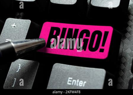 Écriture affichage de texte Bingo. Mot pour le jeu de hasard dans lequel chaque joueur correspond aux numéros imprimés Banque D'Images