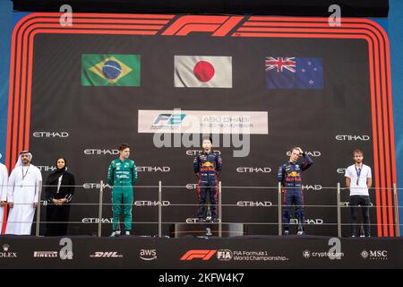 Yas Island, Abu Dhabi - 20/11/2022, DRUGOVICH Felipe (BRA), MP Motorsport, Dallara F2, IWASA Ayumu (jpn), DAMS, Dallara F2, LAWSON Liam (nzl), Carlin, Dallara F2, Portrait, podium lors de la ronde 14th du Championnat de Formule 2 de la FIA 2022, de 18 novembre à 20, 2022 sur le circuit pas Marina, à l'île de Yas, Abu Dhabi - photo Sebastian Rozendaal / Agence néerlandaise de photo / DPPI Banque D'Images