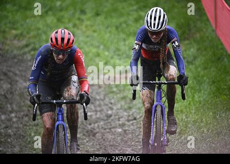 Overijse , Belgique, 20 novembre 2022, marque hollandaise Lucinda et Burquier French Line photographiés en action lors de la course d'élite féminine de l'épreuve cycliste 'Ruivencross' à Overijse le dimanche 20 novembre 2022, les sixième (sur 14) étapes du trophée coupe du monde de la saison 2022-2023. BELGA PHOTO JASPER JACOBS Banque D'Images