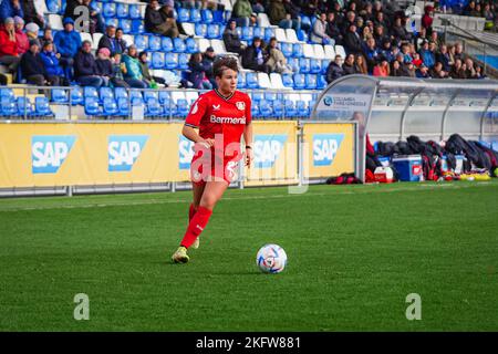 Sinsheim Hoffenheim, Allemagne. 20th novembre 2022. Sinsheim-Hoffenheim, Allemagne, 20 novembre 2022 : Alexandra Emmerling (22 Leverkusen) pendant la ronde de 16 du match du DFB-Pokal der Frauen 2022/2023 entre TSG 1899 Hoffenheim et Bayer 04 Leverkusen au stade Dietmar-Hopp, Allemagne. (Norina Toenges/Sports Press photo/SPP) crédit: SPP Sport Press photo. /Alamy Live News Banque D'Images