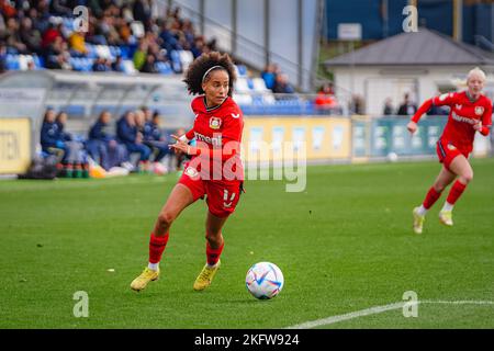 Sinsheim Hoffenheim, Allemagne. 20th novembre 2022. Sinsheim-Hoffenheim, Allemagne, 20 novembre 2022: Amira Arfaoui (17 Leverkusen) pendant la ronde de 16 match du DFB-Pokal der Frauen 2022/2023 entre TSG 1899 Hoffenheim et Bayer 04 Leverkusen au stade Dietmar-Hopp, Allemagne. (Norina Toenges/Sports Press photo/SPP) crédit: SPP Sport Press photo. /Alamy Live News Banque D'Images