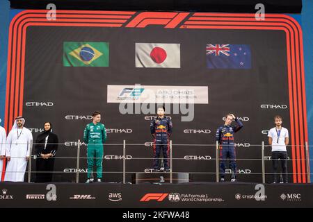 DRUGOVICH Felipe (BRA), MP Motorsport, Dallara F2, IWASA Ayumu (jpn), DAMS, Dallara F2, LAWSON Liam (nzl), Carlin, Dallara F2, portrait, Podium lors de la manche 14th du Championnat 2022 de Formule 2 de la FIA, de 18 novembre à 20, 2022 sur le circuit pas Marina, à l'île de Yas, Abou Dhabi - photo: Sebastian Rozendaal/DPPI/LiveMedia Banque D'Images