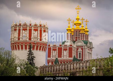 Les dômes dorés du couvent de Novodevichy à Moscou, en Russie Banque D'Images