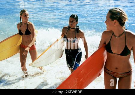 KATE BOSWORTH, Michelle Rodriguez, SANOE LAKE, BLUE CRUSH, 2002 Banque D'Images