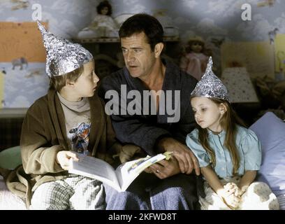 RORY CULKIN, Mel Gibson, ABIGAIL BRESLIN, signes, 2002 Banque D'Images