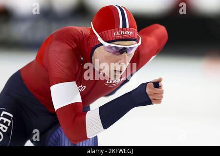 HERENVEEN - Peder Kongshaug (NOR) en action sur les 1500 mètres lors du deuxième tournoi de la coupe du monde de longue piste de l'UIP à Thialf. ANP VINCENT JANNINK Banque D'Images