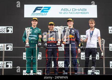 Pic Charles, DRUGOVICH Felipe (BRA), MP Motorsport, Dallara F2, IWASA Ayumu (jpn), DAMS, Dallara F2, LAWSON Liam (nzl), Carlin, Dallara F2, Portrait, podium lors de la manche 14th du Championnat de Formule 2 de la FIA 2022, de 18 novembre à 20, 2022 sur le circuit pas Marina, à l'île de Yas, Abu Dhabi - photo: Sebastian Rozendaal/DPPI/LiveMedia Banque D'Images