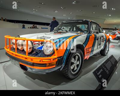 Stuttgart-Zuffenhausen - 12 novembre 2022 - Porsche Museum, Porsche 911 SC Safari 993 Banque D'Images