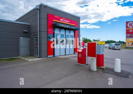 Halmstad, Suède - 10 juillet 2022: Entrée à un lavage de voiture Banque D'Images