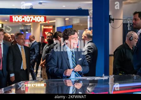 Fox Nation Patriot Awards au Hard Rock Casino à Hollywood, Miami, Floride, le 17 novembre 2022 ; Tucker Carlson l'ancre du spectacle pendant l'enregistrement Banque D'Images