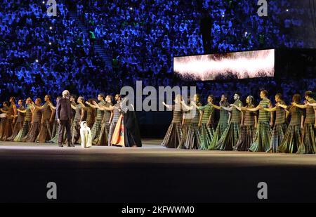Al Khor, Qatar. 20th novembre 2022. Des artistes se produisent lors de la cérémonie d'ouverture de la coupe du monde de la FIFA au Qatar 2022 au stade Al Bayt à Al Khor, Qatar, le 20 novembre 2022. Credit: Han Yan/Xinhua/Alay Live News Banque D'Images